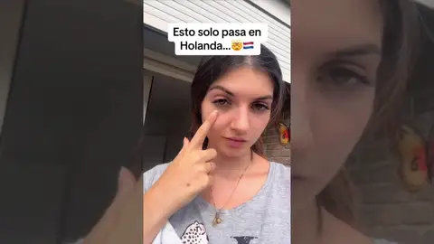 Una joven muestra lo que hacen los holandeses habitualmente en su país: "Haces eso en España y te multan" Una joven muestra lo que hacen los holandeses habitualmente en su país: "Haces eso en España y te multan"