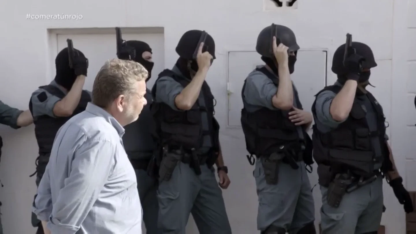 Chicote descubre con la Guardia Civil las condiciones del atún rojo en una nave ilegal: "Estaba provocando intoxicaciones" Chicote descubre con la Guardia Civil las condiciones del atún rojo en una nave ilegal: "Estaba provocando intoxicaciones"