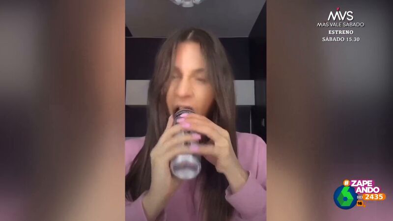 Así se queda mellada una influencer al abrir una lata de refresco con los dientes 