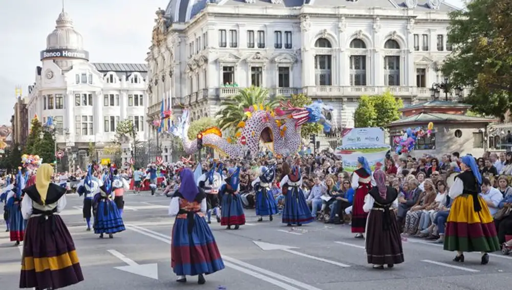 Desfile del Día de América en Oviedo