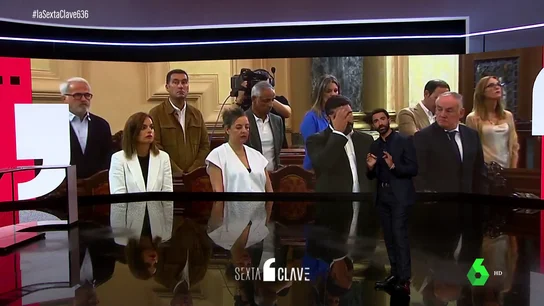 El Ayuntamiento de A Coruña guarda 28 minutos de silencio en homenaje a las víctimas de violencia machista El Ayuntamiento de A Coruña guarda 28 minutos de silencio en homenaje a las víctimas de violencia machista