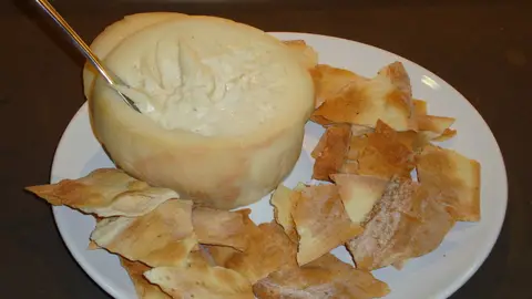 Torta del Casar, queso del Casar de Cáceres Torta del Casar, queso del Casar de Cáceres