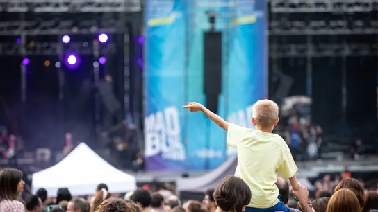 Love of Lesbian encabeza el cartel del MadBlue 2023, el festival de música que invita a comprometerse con el planeta Love of Lesbian encabeza el cartel del MadBlue 2023, el festival de música que invita a comprometerse con el planeta