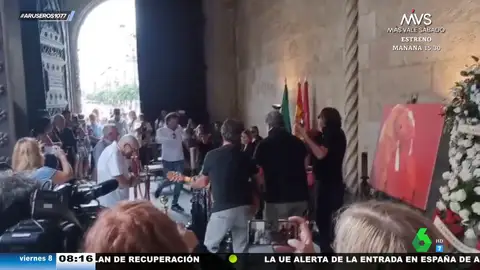 Cante y baile en la capilla ardiente de María Jiménez: así despiden sus amigos a la artista