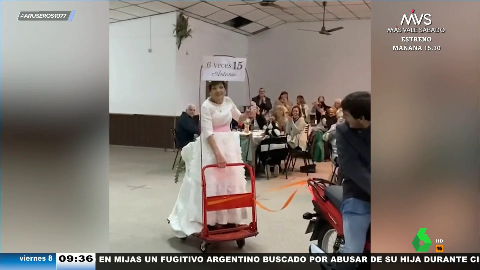 Una abuela de 90 años celebra su cumpleaños con una fiesta de quinceañera: "Dice que cumple 15x6"