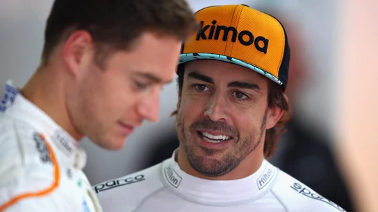Fernando Alonso charla con Vandoorne Fernando Alonso charla con Vandoorne