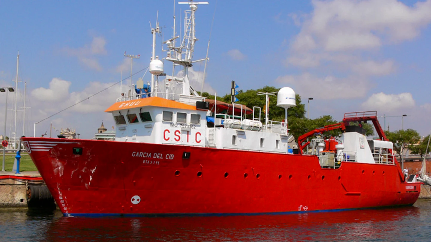 Siguen buscando a la mujer que cayó de un buque oceanográfico del CSIC en las aguas de Denia Siguen buscando a la mujer que cayó de un buque oceanográfico del CSIC en las aguas de Denia