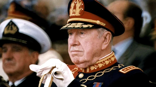 3 de octubre de 1998, Santiago de Chile: El general Pinochet deja el mando del ejército chileno. 3 de octubre de 1998, Santiago de Chile: El general Pinochet deja el mando del ejército chileno.