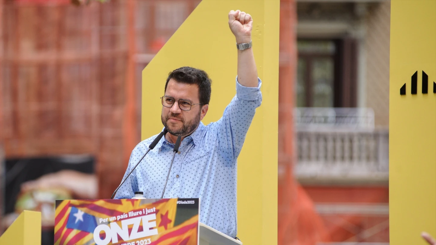El presidente de la Generalitat, Pere Aragonès, interviene en un acto de ERC, con motivo de la Diada. El presidente de la Generalitat, Pere Aragonès, interviene en un acto de ERC, con motivo de la Diada.