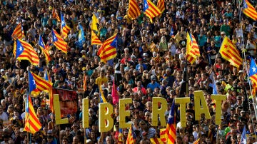 Miles de personas participan en la manifestación independentista convocada por la ANC con motivo de la Diada del 11 de septiembre