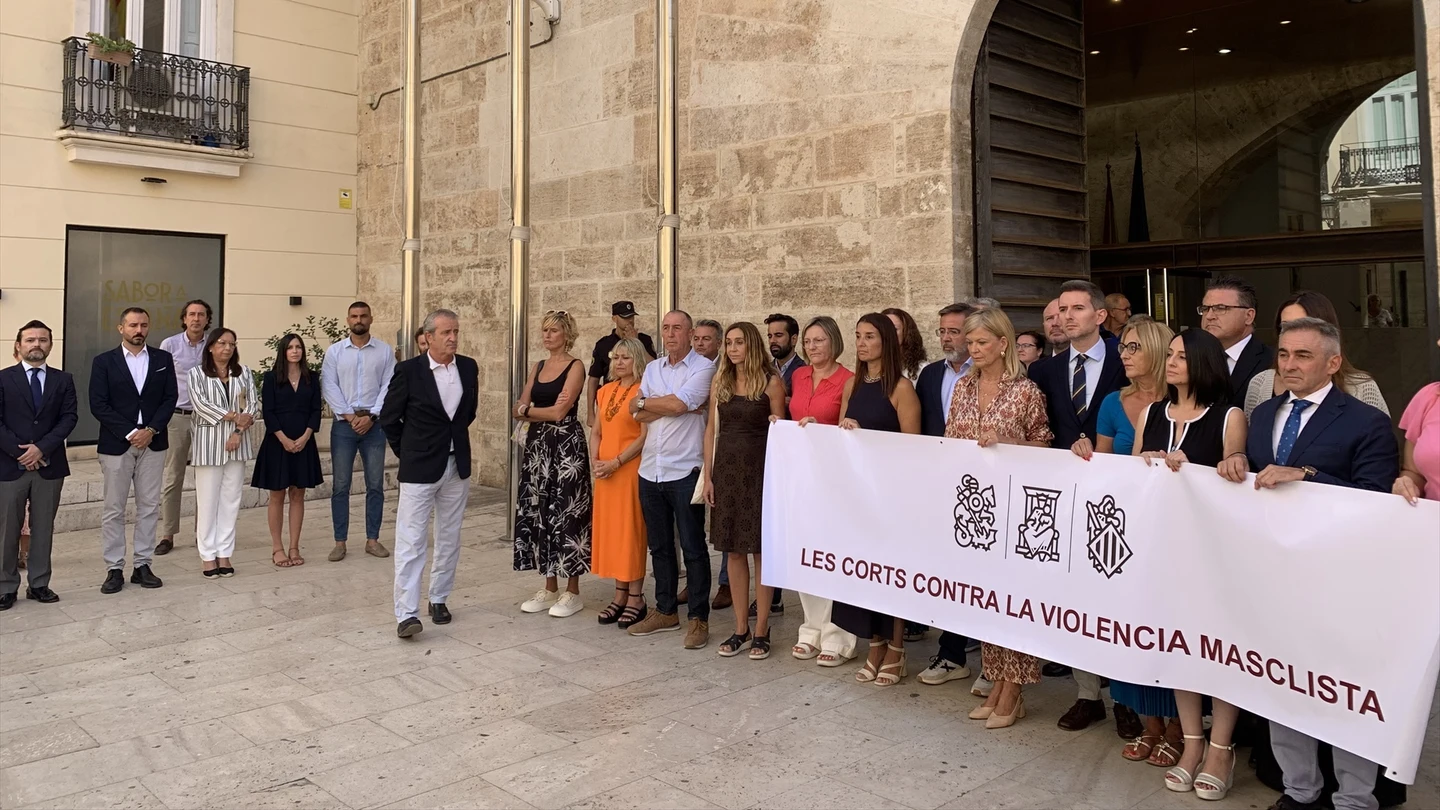 Imagen de la pancarta que se utilizaba hasta ahora en Les Corts durante los minutos de silencio contra los asesinatos machistas. Imagen de la pancarta que se utilizaba hasta ahora en Les Corts durante los minutos de silencio contra los asesinatos machistas.