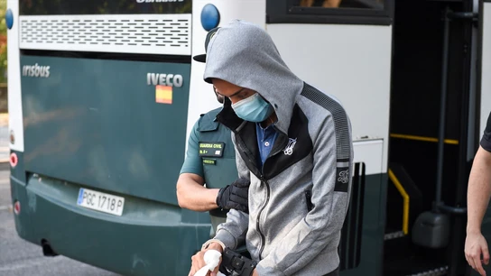 Julián O. P., conocido como el asesino del Grindr, a su entrada a la Audiencia Provincial Julián O. P., conocido como el asesino del Grindr, a su entrada a la Audiencia Provincial