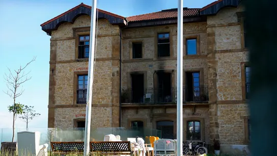 Al menos un muerto y 27 heridos en un terrorífico incendio en plena noche en una residencia de ancianos en Siero, Asturias Al menos un muerto y 27 heridos en un terrorífico incendio en plena noche en una residencia de ancianos en Siero, Asturias