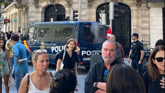 Imagen del momento en el que la Policía ha cortado la circulación. Imagen del momento en el que la Policía ha cortado la circulación.
