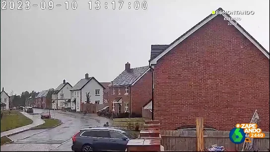 El impresionante momento en el que un rayo impacta en la chimenea de una casa cercana a Oxford El impresionante momento en el que un rayo impacta en la chimenea de una casa cercana a Oxford