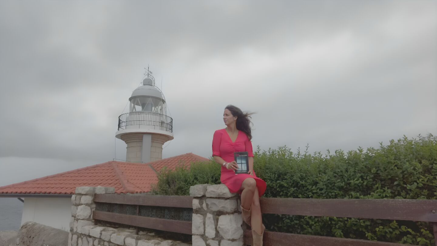 La escritora Mar&iacute;a Oru&ntilde;a