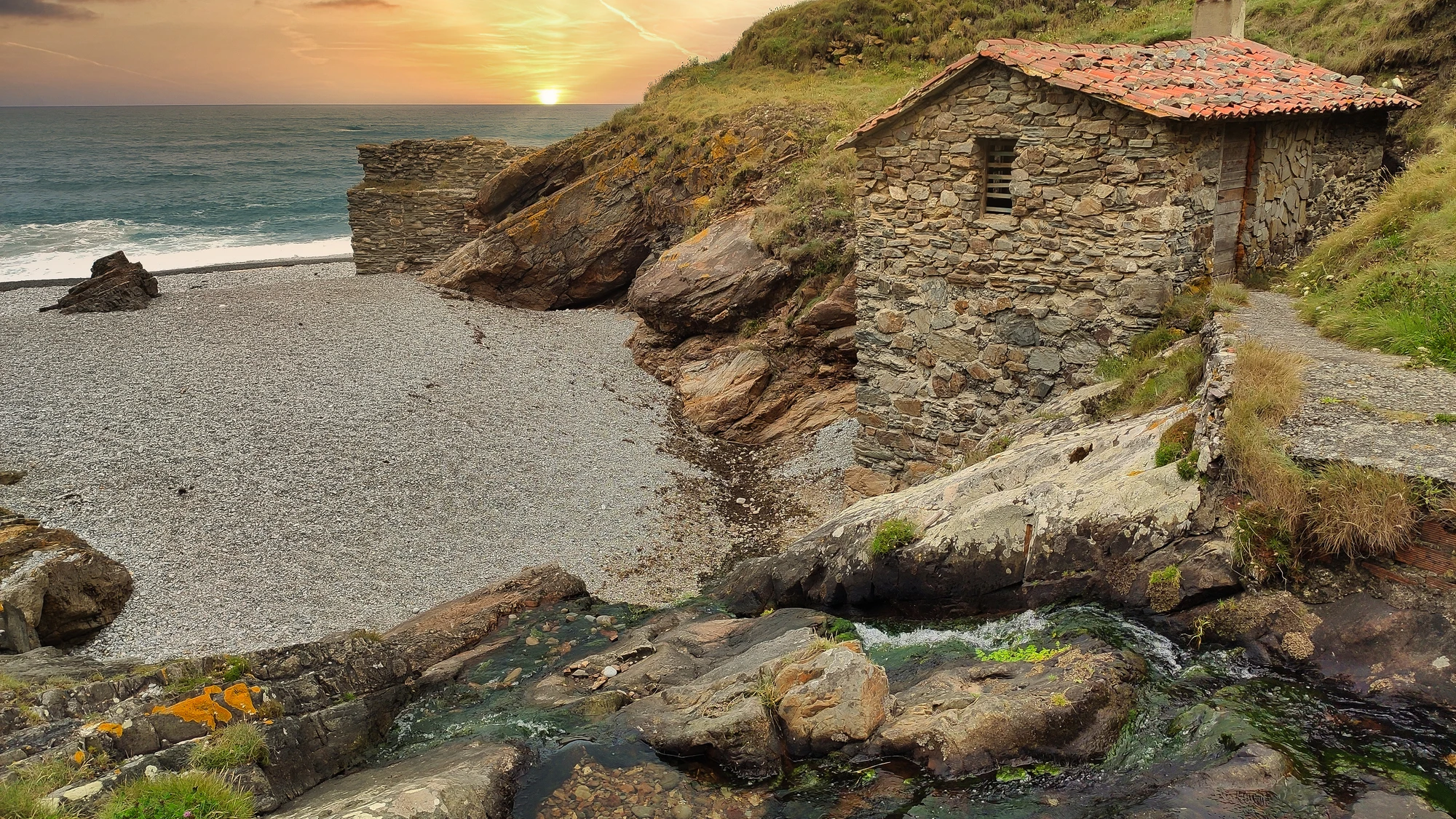 Playa de La Vallina, en Cudillero (Asturias) Playa de La Vallina, en Cudillero (Asturias)