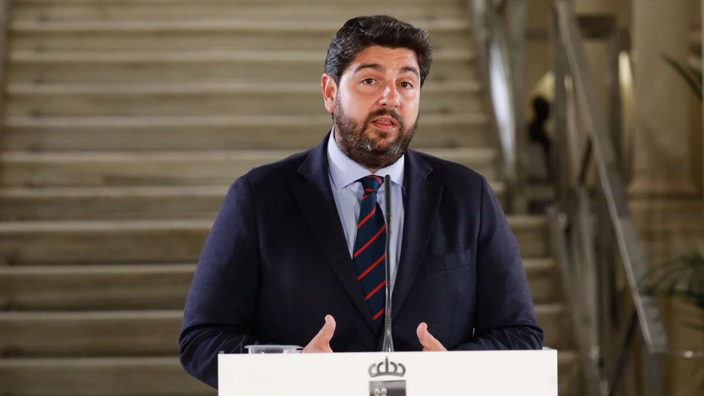 El presidente de la Región Murcia, Fernando López Miras, comparece para informar de la composición del nuevo Ejecutivo regional. El presidente de la Región Murcia, Fernando López Miras, comparece para informar de la composición del nuevo Ejecutivo regional.