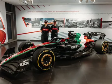 Alfa Romeo hace oficial la renovación de Zhou Guanyu Alfa Romeo hace oficial la renovación de Zhou Guanyu