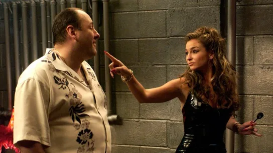 La actriz Drea De Matteo con el protagonista de 'Los Soprano' James Gandolfini en una escena de la serie. La actriz Drea De Matteo con el protagonista de 'Los Soprano' James Gandolfini en una escena de la serie.