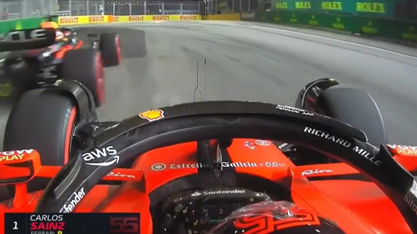 Carlos Sainz casi se lleva puesto a Verstappen Carlos Sainz casi se lleva puesto a Verstappen