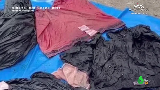 Una cadena con un crucifijo, unos calzoncillos y una camiseta: las pertenencias de Edwin Arrieta halladas en el vertedero Una cadena con un crucifijo, unos calzoncillos y una camiseta: las pertenencias de Edwin Arrieta halladas en el vertedero