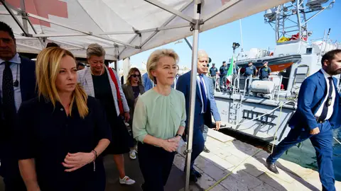 Giorgia Meloni, junto a Ursula Von der Leyen en Lampedusa