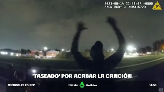 Agentes propinan una brutal paliza a un director de orquesta por tocar una última canción en un instituto de Alabama Agentes propinan una brutal paliza a un director de orquesta por tocar una última canción en un instituto de Alabama