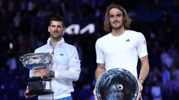 Novak Djokovic y Stefanos Tsitsipas 