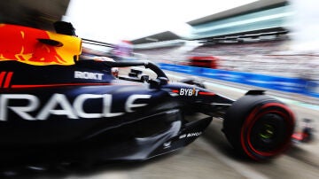 Max Verstappen empieza su revancha con un dominante viernes en Suzuka