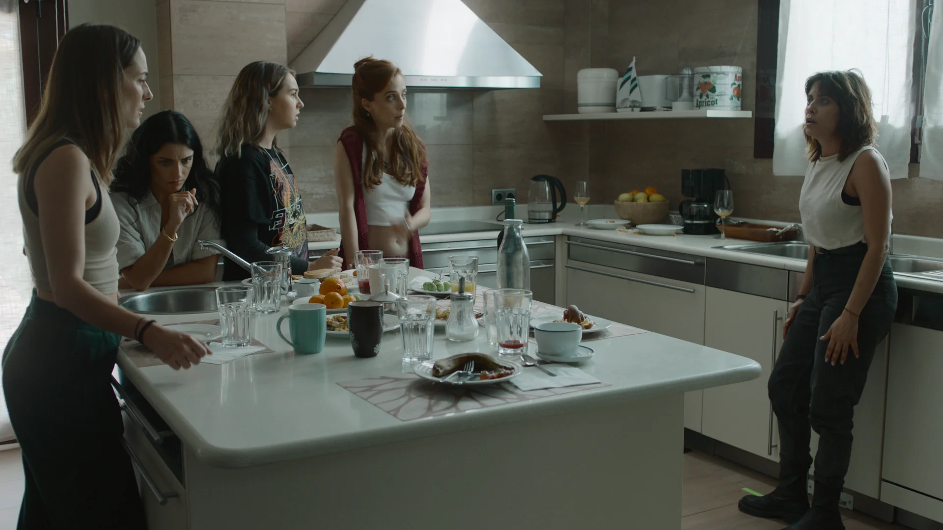Silvia Alonso, Aislinn Derbez, Paula Usero, Leticia Dolera y María León protagonizan 'Noche de chicas'. Silvia Alonso, Aislinn Derbez, Paula Usero, Leticia Dolera y María León protagonizan 'Noche de chicas'.