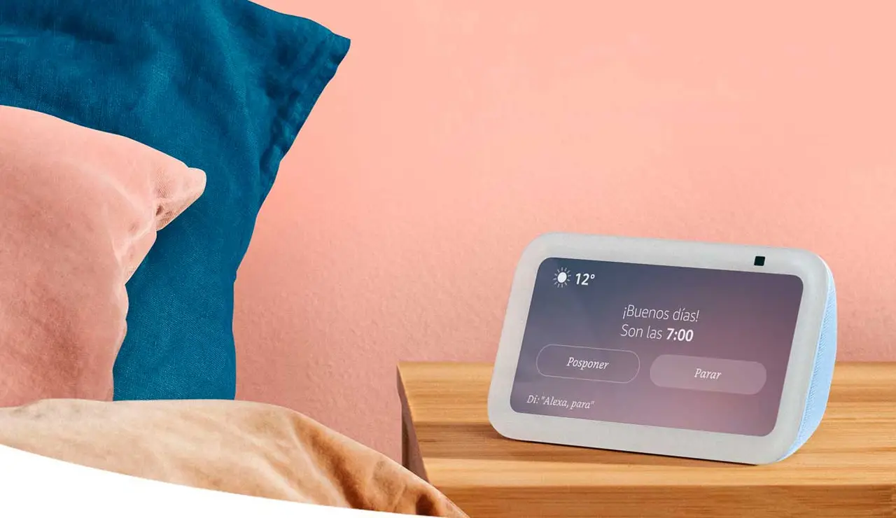 El Echo Show 5 es un despertador perfecto, así puedes personalizar el sonido de sus alarmas