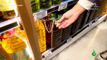 Los ladrones de supermercados "cambian" el whisky por las botellas de aceite oliva: "No tienen vergüenza"