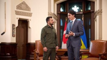 El presidente ucraniano, Volodímir Zelenski, junto al primer ministro canadiense, Justin Trudeau, en Ottawa