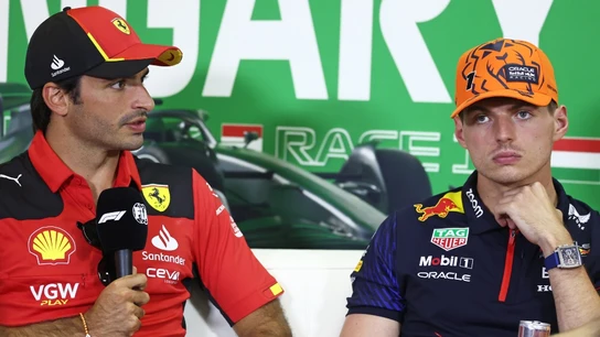 Carlos Sainz y Max Verstappen en una foto de archivo Carlos Sainz y Max Verstappen en una foto de archivo