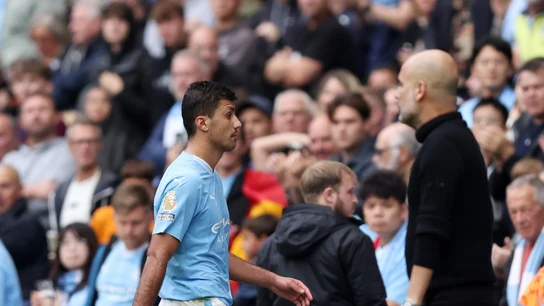 Rodri, delante de Guardiola tras ser expulsado Rodri, delante de Guardiola tras ser expulsado