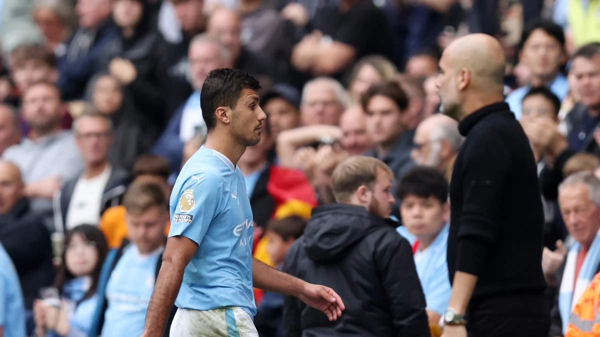 Rodri, delante de Guardiola tras ser expulsado