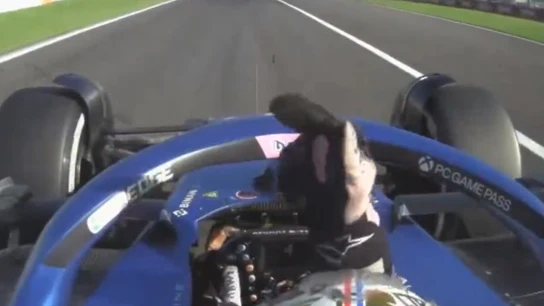 Pierre Gasly lanza una peineta Pierre Gasly lanza una peineta