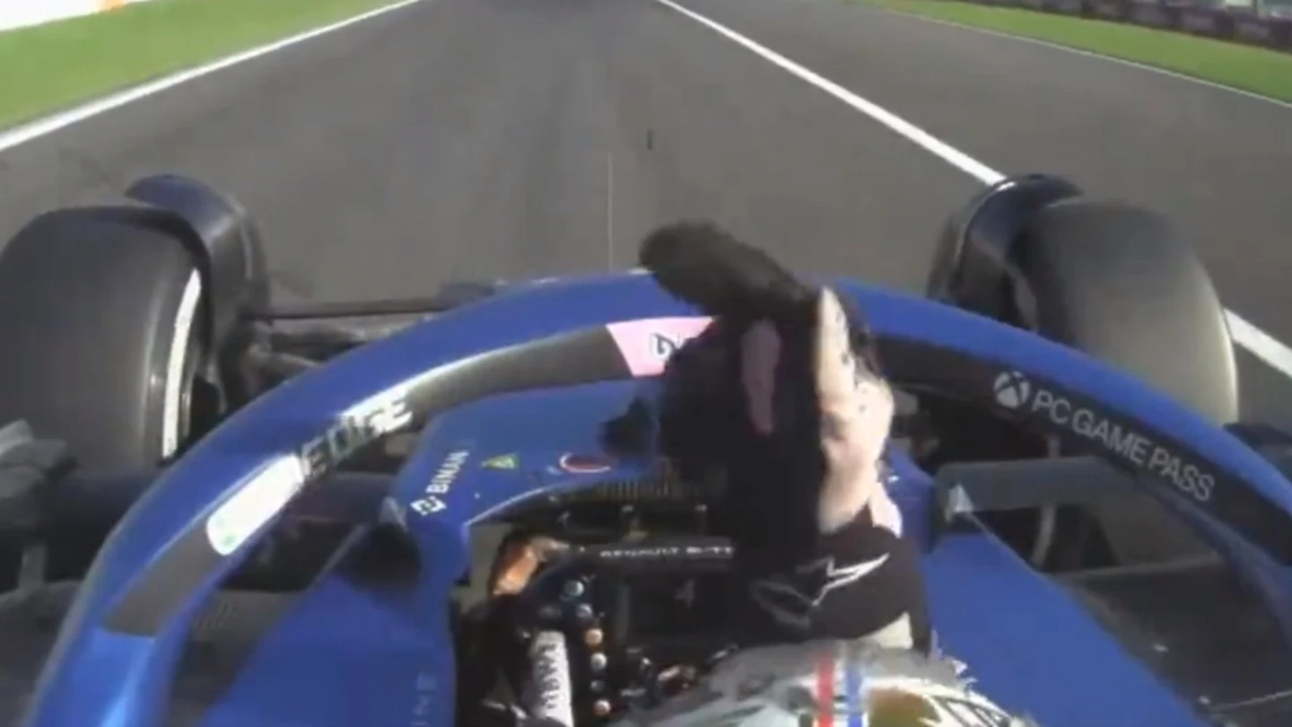 Pierre Gasly lanza una peineta Pierre Gasly lanza una peineta