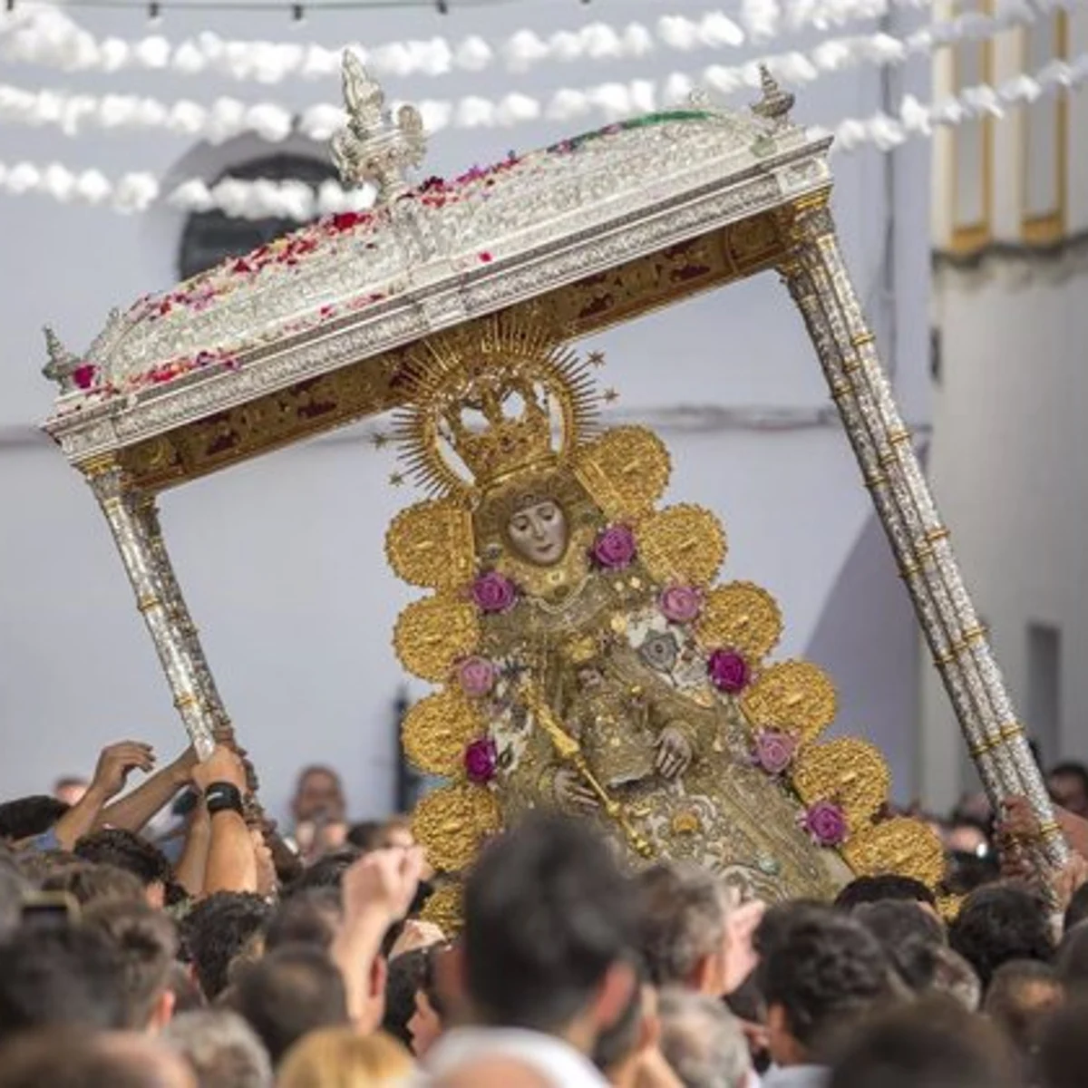 La Virgen del Rocío volverá al culto para la Nochebuena tras su restauración