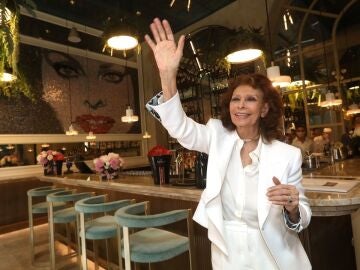 Actress Sofía Loren, aged 89, underwent emergency surgery after suffering a fall at her home in Geneva