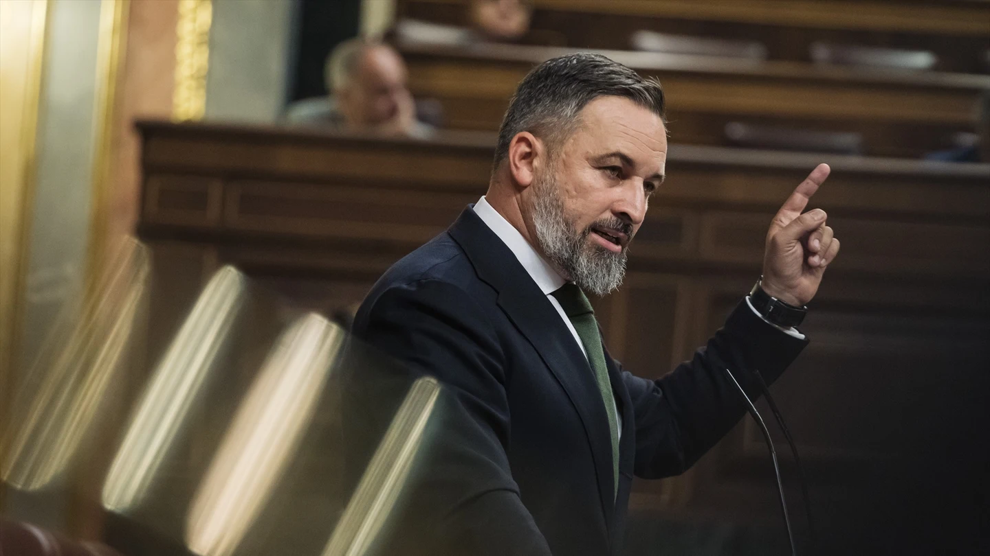 El líder de Vox, Santiago Abascal, interviene durante la primera sesión del debate de investidura del líder del PP. El líder de Vox, Santiago Abascal, interviene durante la primera sesión del debate de investidura del líder del PP.