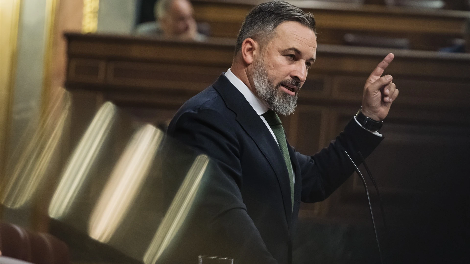 El líder de Vox, Santiago Abascal, interviene durante la primera sesión del debate de investidura del líder del PP. 