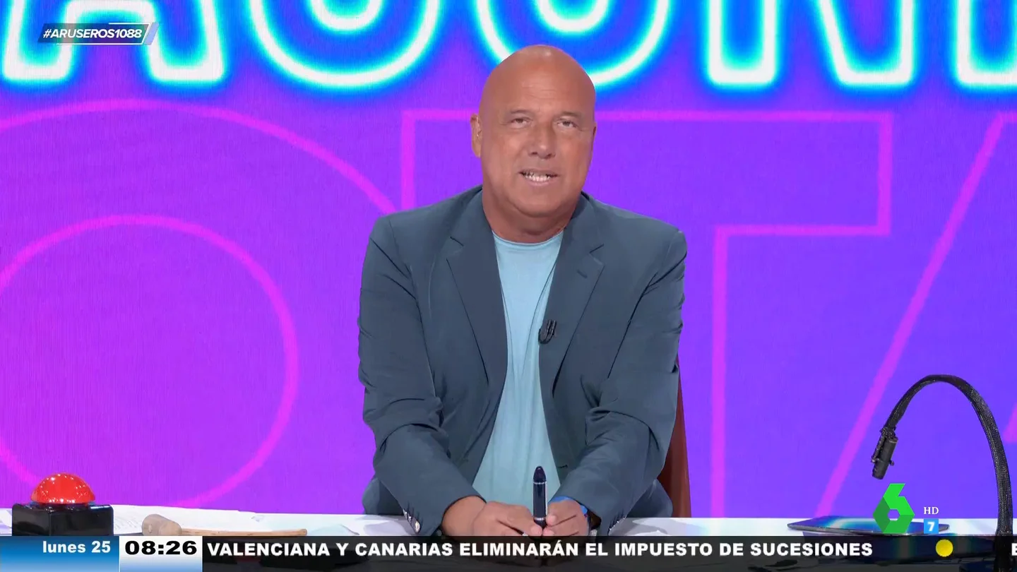 Alfonso Arús, a Shakira tras quejarse de lo difícil que ser madre y estrella del pop: "Díselo a la gente normal que no tiene 27 asistentes" Alfonso Arús, a Shakira tras quejarse de lo difícil que ser madre y estrella del pop: "Díselo a la gente normal que no tiene 27 asistentes"