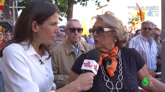 Una votante del PP, en el acto contra una hipotética la amnistía: "No me gustan los catalanes nada" Una votante del PP, en el acto contra una hipotética la amnistía: "No me gustan los catalanes nada"