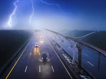 La jaula de Faraday explica por qué es mejor permanecer en el coche en una tormenta  La jaula de Faraday explica por qué es mejor permanecer en el coche en una tormenta