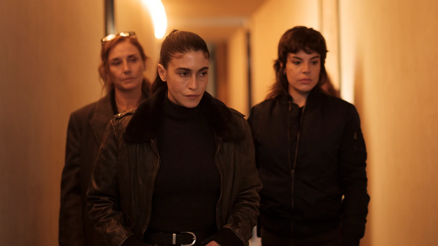 Mariajo (Mona Martínez), Elena Blanco (Nerea Barros) y Chesca (Lucía Martín Abello), en 'La Red Púrpura'. Mariajo (Mona Martínez), Elena Blanco (Nerea Barros) y Chesca (Lucía Martín Abello), en 'La Red Púrpura'.