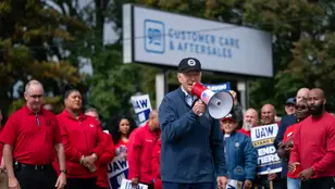 Biden participa en un piquete de trabajadores de la automoción en Michigan