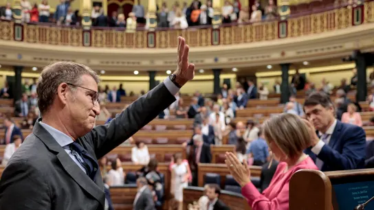 El líder del PP, Alberto Núñez-Feijoo, tras su intervención en la sesión de investidura celebrada hoy en el Congreso. El líder del PP, Alberto Núñez-Feijoo, tras su intervención en la sesión de investidura celebrada hoy en el Congreso.