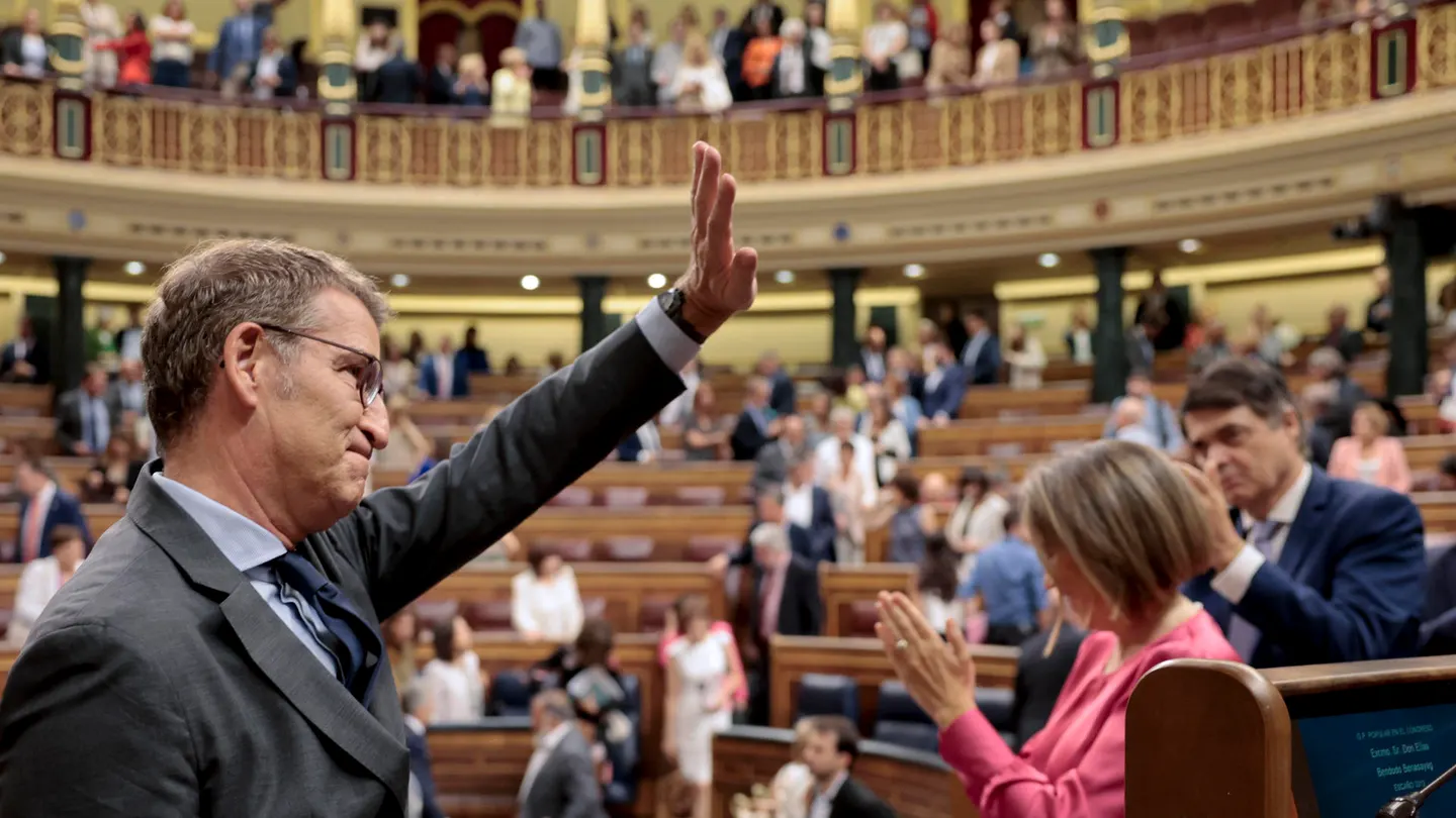 El líder del PP, Alberto Núñez-Feijoo, tras su intervención en la sesión de investidura celebrada hoy en el Congreso. El líder del PP, Alberto Núñez-Feijoo, tras su intervención en la sesión de investidura celebrada hoy en el Congreso.